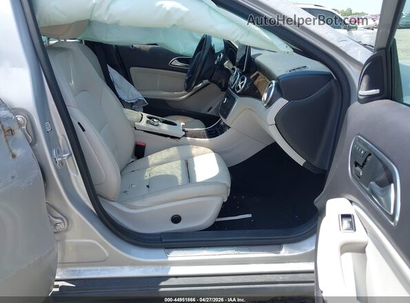WDCTG4EB2GJ210818 2016 MERCEDES-BENZ GLA 250 Silver Front interior view