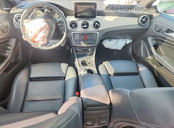 WDCTG4EB2HJ331897 2017 MERCEDES-BENZ GLA Red Вид панелі приладів