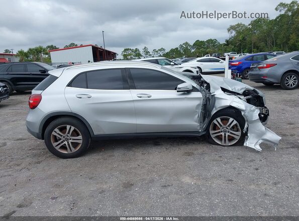WDCTG4EB3KJ578689 2019 MERCEDES-BENZ GLA 250 Серебряный Вид задней части салона