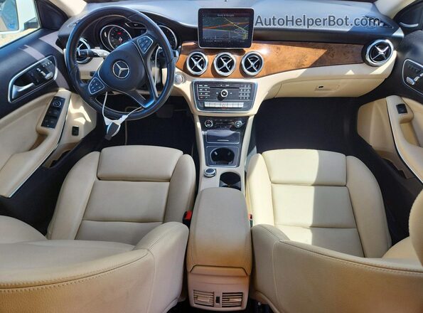 WDCTG4EB3KU004205 2019 MERCEDES-BENZ GLA Белый Вид панели приборов