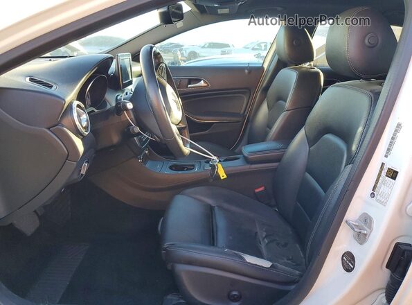 WDCTG4EB5HJ319453 2017 MERCEDES-BENZ GLA White Vista interior delantera