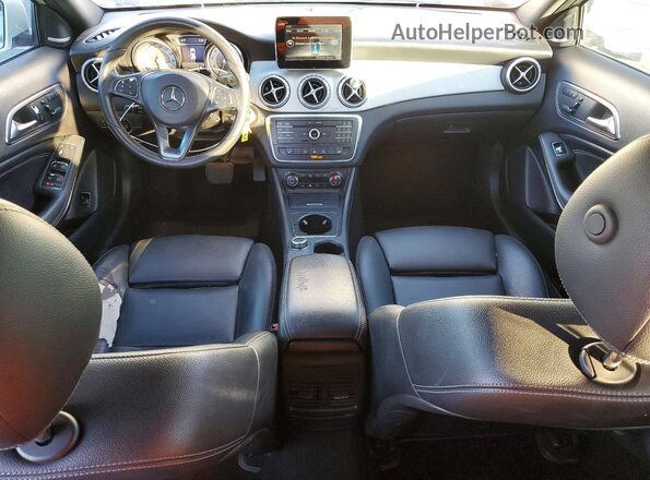 WDCTG4EB5HJ319453 2017 MERCEDES-BENZ GLA White Vista del salpicadero