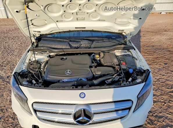 WDCTG4EB5HJ336334 2017 MERCEDES-BENZ GLA White Rear interior view