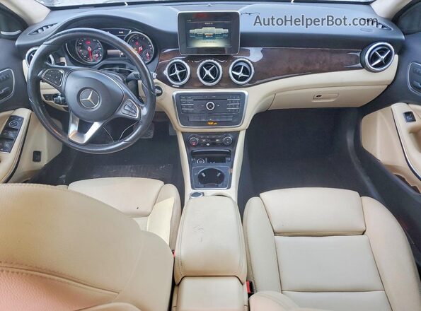 WDCTG4EB5HJ348421 2017 MERCEDES-BENZ GLA Black Vista del salpicadero