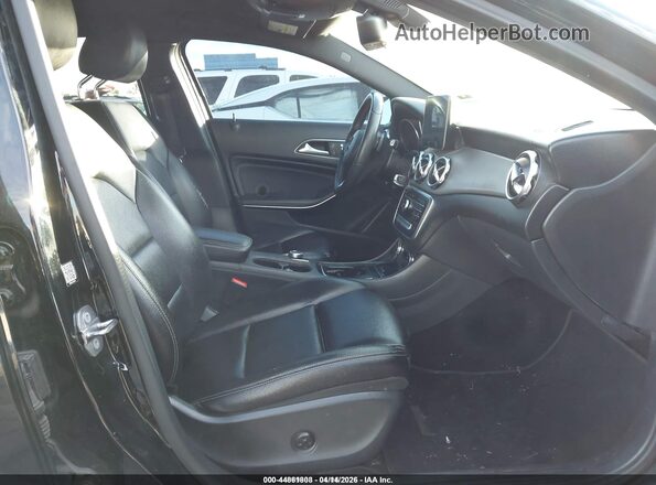 WDCTG4EB5JJ494551 2018 MERCEDES-BENZ GLA 250 Black Widok wnętrza z przodu