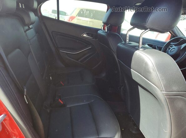 WDCTG4EB5KU020843 2019 MERCEDES-BENZ GLA Red Սալոնի հետևի տեսք