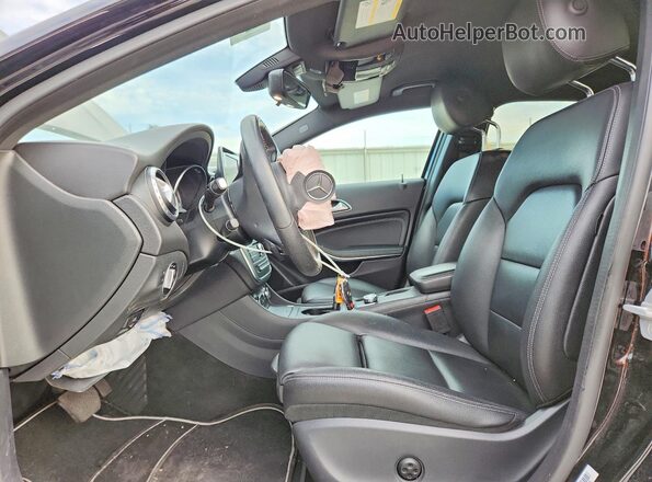 WDCTG4EB7HJ347917 2017 MERCEDES-BENZ GLA Black Вид салону спереду