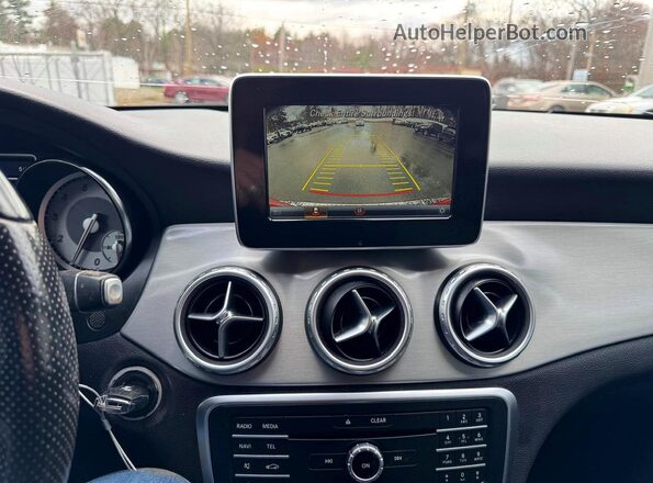 WDCTG4EB9GJ204563 2016 MERCEDES-BENZ GLA Red Widok zestawu wskaźników