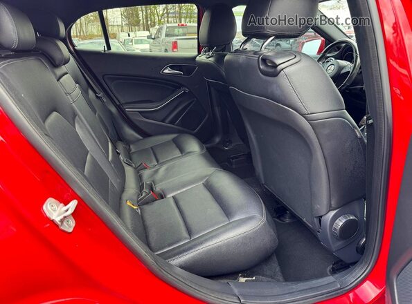 WDCTG4EB9GJ204563 2016 MERCEDES-BENZ GLA Red Widok deski rozdzielczej