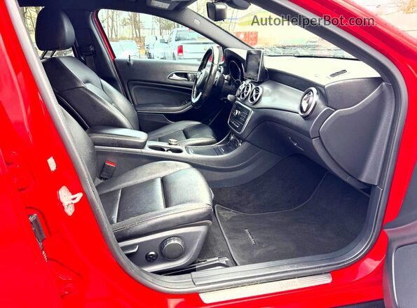 WDCTG4EB9GJ204563 2016 MERCEDES-BENZ GLA Red Widok tylnych siedzeń