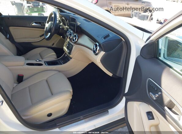 WDCTG4EB9KJ593245 2019 MERCEDES-BENZ GLA 250 White Սալոնի դիմացի տեսք