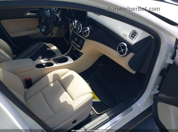 WDCTG4EBXKU009594 2019 MERCEDES-BENZ GLA 250 Белый Вид салона спереди