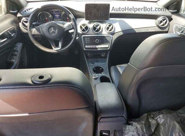 WDCTG4GB2LU024590 2020 MERCEDES-BENZ GLA White Вид панелі приладів