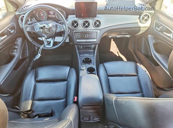 WDCTG4GB4KU009779 2019 MERCEDES-BENZ GLA Белый Вид панели приборов