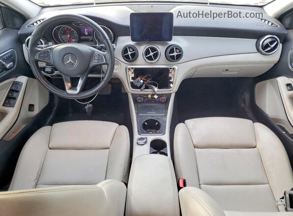 WDCTG4GBXKJ576919 2019 MERCEDES-BENZ GLA Белый Вид панели приборов