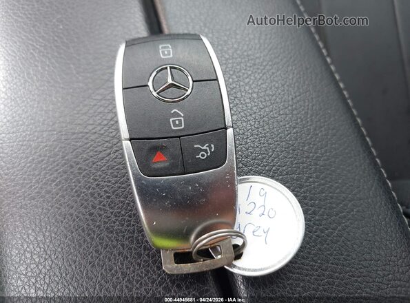 WDD3G4EB0KW024380 2019 MERCEDES-BENZ A 220 Серый Вид панели приборов