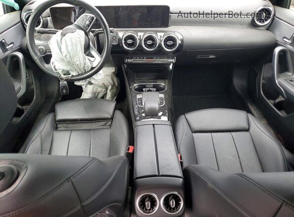 WDD3G4EB2KW001618 2019 MERCEDES-BENZ A Белый Вид панели приборов