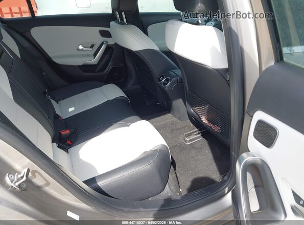 WDD3G4EB7KW024909 2019 MERCEDES-BENZ A 220 Tan Vista de la etiqueta del VIN