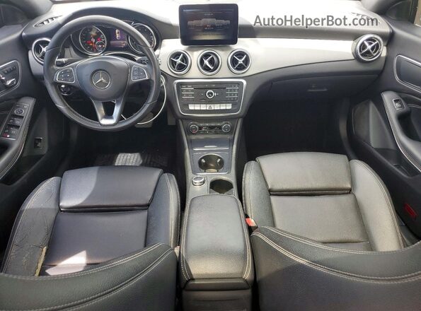 WDDSJ4EB1HN400581 2017 MERCEDES-BENZ CLA-CLASS Gray Vista del salpicadero