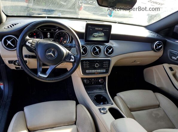 WDDSJ4EB3HN431136 2017 MERCEDES-BENZ CLA-CLASS Black Vista del salpicadero