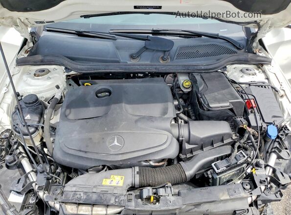 WDDSJ4EB4HN472598 2017 MERCEDES-BENZ CLA-CLASS Белый Вид задней части салона