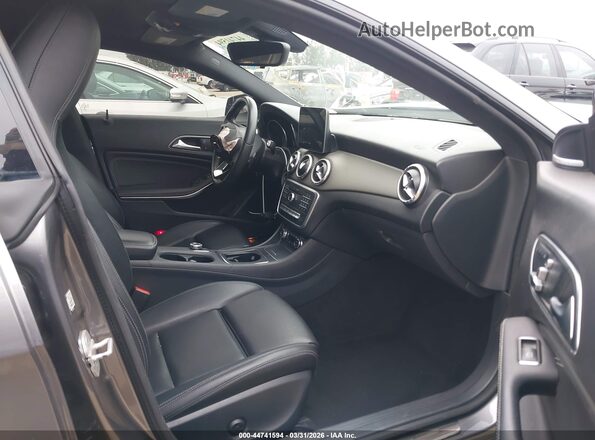 WDDSJ4EB4JN546351 2018 MERCEDES-BENZ CLA 250 Серый Вид салона спереди