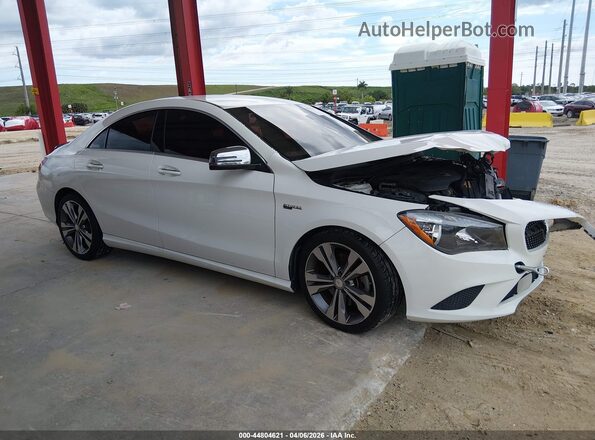 WDDSJ4EB6GN371027 2016 MERCEDES-BENZ CLA 250 White Vista interior trasera