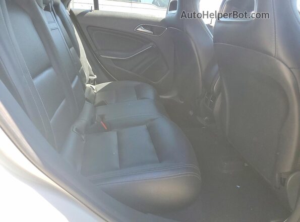 WDDSJ4EB8JN528239 2018 MERCEDES-BENZ CLA-CLASS Белый Вид задних сидений