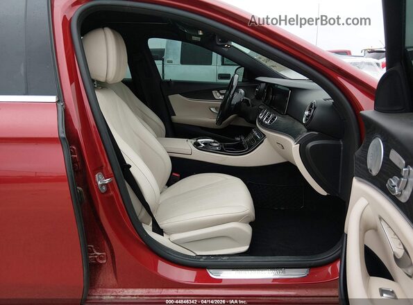 WDDZF4JB9HA190860 2017 MERCEDES-BENZ E-CLASS Красный Вид салона спереди