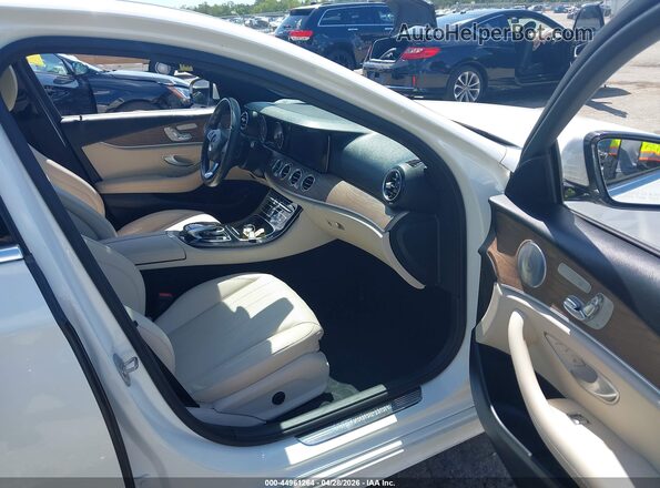 WDDZF4KB3HA018287 2017 MERCEDES-BENZ E-CLASS Белый Вид салона спереди