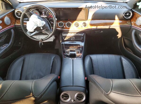 WDDZF4KB9HA102677 2017 MERCEDES-BENZ E Серый Вид панели приборов