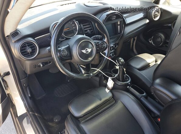 WMWXR5C09L2L33770 2020 MINI COOPER Белый Вид панели приборов