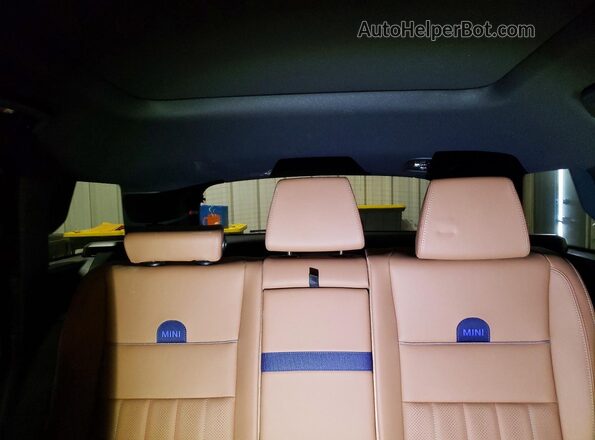 WMZ23GA09S7S76839 2025 MINI COUNTRYMAN Красный Вид задних сидений