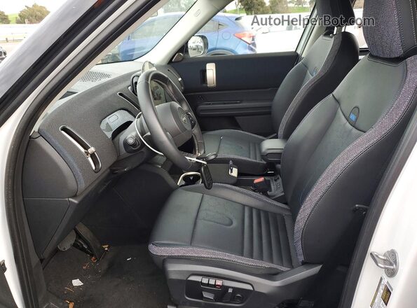 WMZ53GA09S7R41803 2025 MINI COUNTRYMAN Белый Вид салона спереди