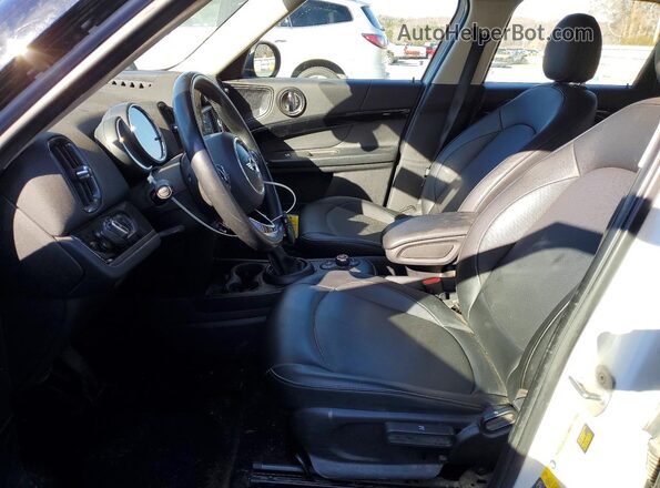 WMZYV5C54K3F57703 2019 MINI COOPER Белый Вид салона спереди