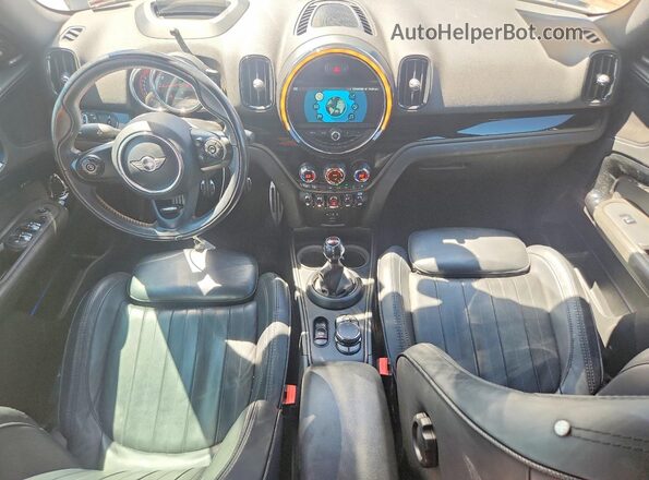 WMZYV9C36J3B92171 2018 MINI COOPER Серый Вид панели приборов