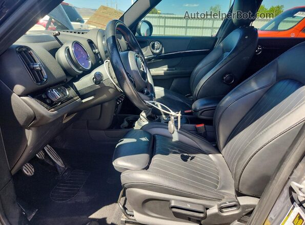 WMZYV9C36J3B92171 2018 MINI COOPER Серый Вид салона спереди