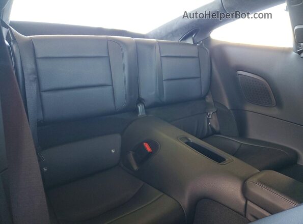 WP0AA2A92JS105980 2018 PORSCHE 911 Silver Widok tylnych siedzeń