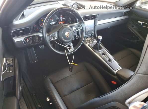 WP0AA2A92JS105980 2018 PORSCHE 911 Silver Widok deski rozdzielczej