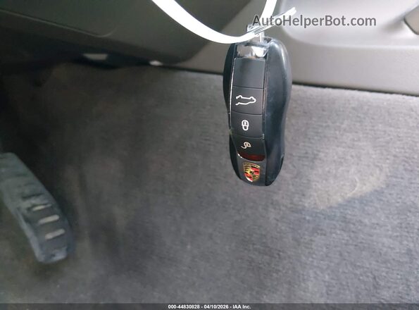 WP1AA2A20HKA82274 2017 PORSCHE CAYENNE White Widok deski rozdzielczej