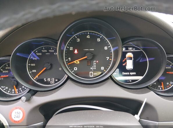 WP1AA2A20HKA82274 2017 PORSCHE CAYENNE White Widok tylnych siedzeń