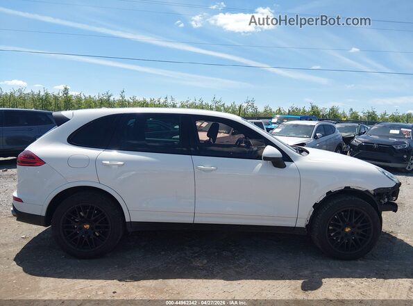 WP1AA2A26HKA91061 2017 PORSCHE CAYENNE White უკანა სალონის ხედი