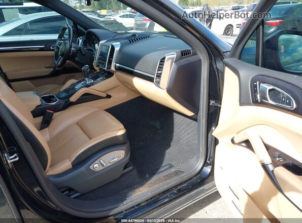 WP1AA2A26JKA06497 2018 PORSCHE CAYENNE Черный Вид салона спереди