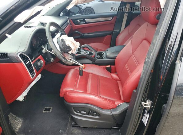 WP1AA2AY0PDA08733 2023 PORSCHE CAYENNE Черный Вид салона спереди