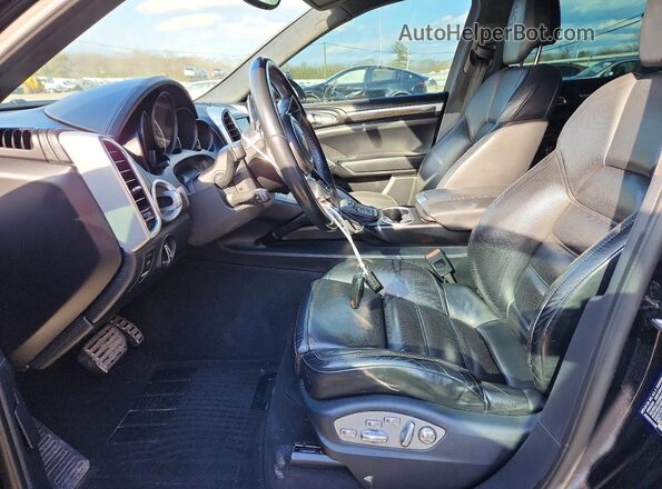 WP1AC2A26GLA86140 2016 PORSCHE CAYENNE Синий Вид салона спереди