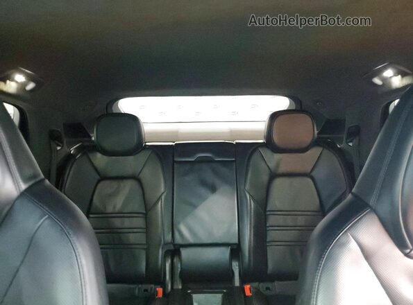 WP1BK2AY2RDA72499 2024 PORSCHE CAYENNE Black Widok tylnych siedzeń