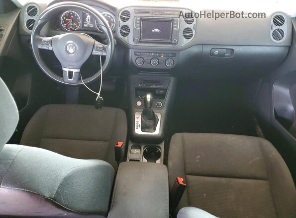 WVGAV7AX2JK002019 2018 VOLKSWAGEN TIGUAN Серый Вид панели приборов