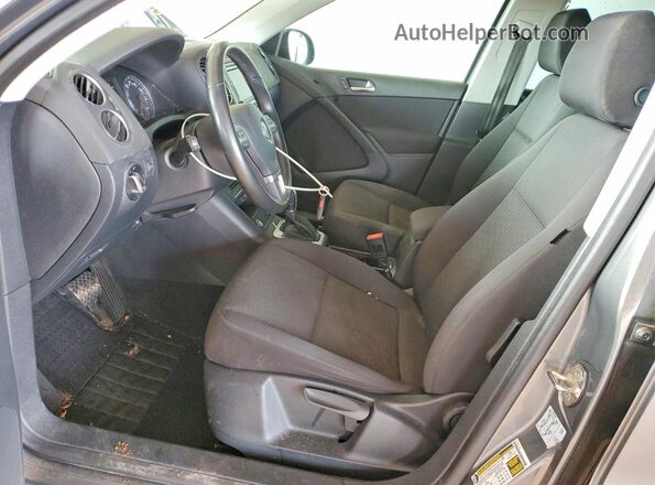 WVGAV7AX2JK002019 2018 VOLKSWAGEN TIGUAN Серый Вид салона спереди