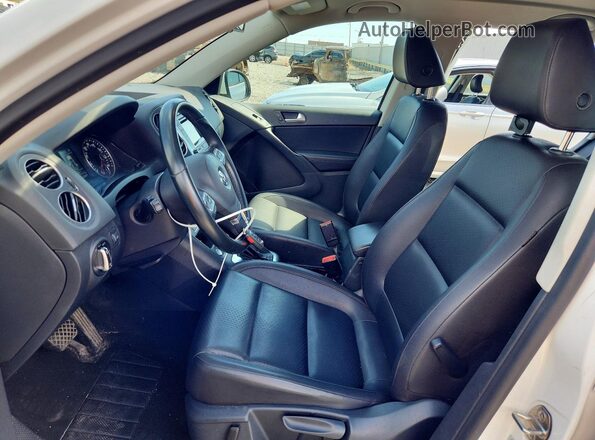 WVGAV7AX9GW607205 2016 VOLKSWAGEN TIGUAN Белый Вид салона спереди