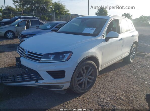 WVGEF9BP7GD010705 2016 VOLKSWAGEN TOUAREG White Przód lewy
